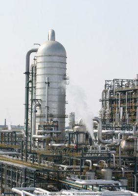 煉油管道設(shè)備圖片