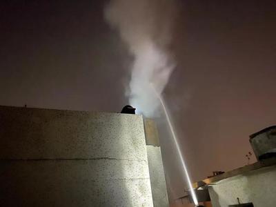 新會(huì)一餐廳后廚突發(fā)火情，消防員緊急轉(zhuǎn)移11個(gè)液化氣罐化解危機(jī)